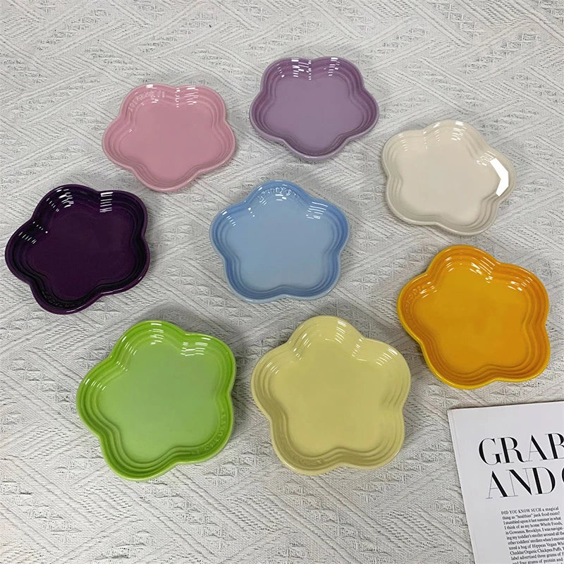 5.5'' Cat Feeding Flower Shaped Ceramic Disc Extra Wide Raised Cats Food Bowl  Anti-vomiting Cat Feeder Pet Delicate Tableware