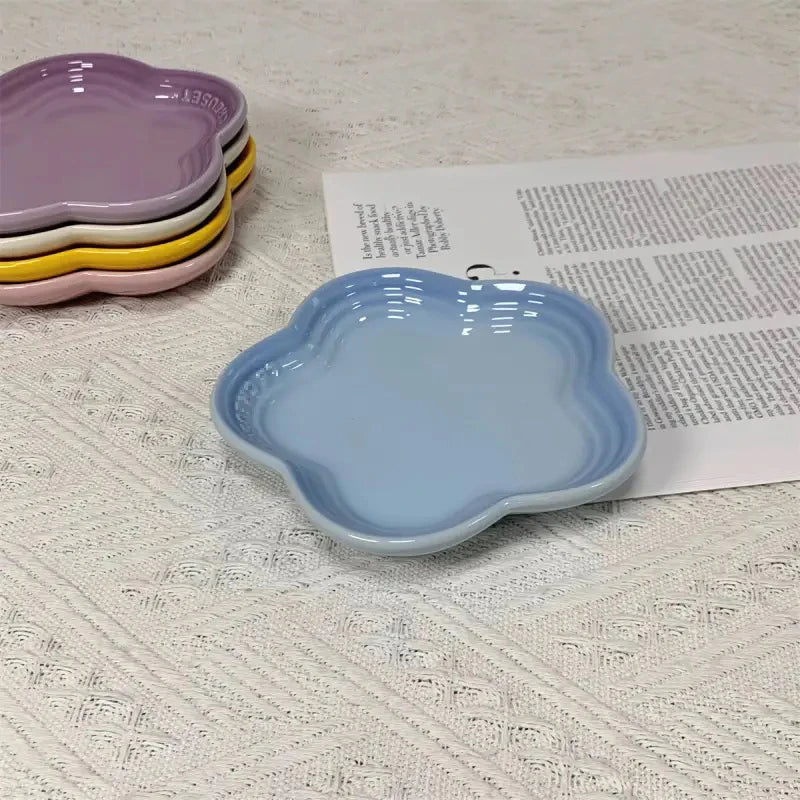 5.5'' Cat Feeding Flower Shaped Ceramic Disc Extra Wide Raised Cats Food Bowl  Anti-vomiting Cat Feeder Pet Delicate Tableware
