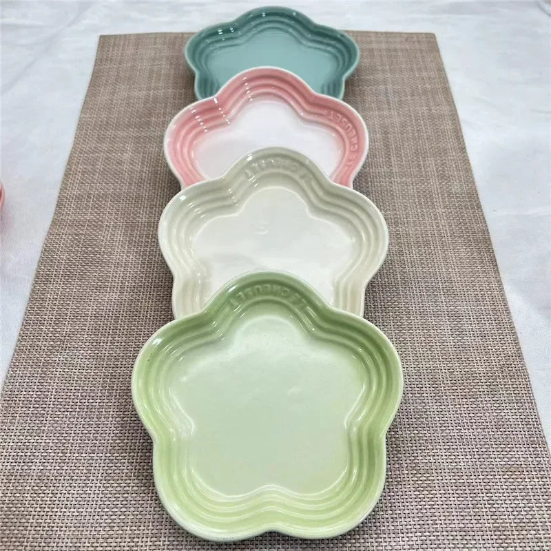 5.5'' Cat Feeding Flower Shaped Ceramic Disc Extra Wide Raised Cats Food Bowl  Anti-vomiting Cat Feeder Pet Delicate Tableware